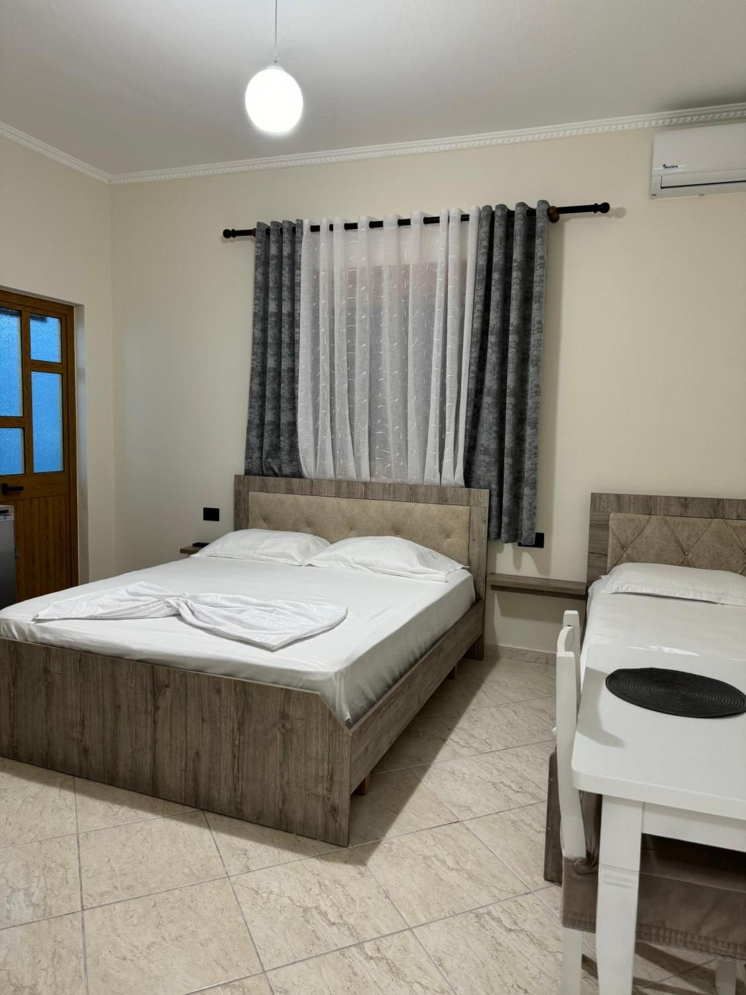 Vila Eljus Durrës Buitenkant foto