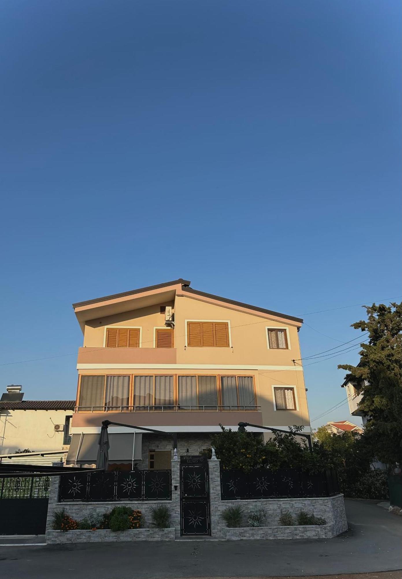 Vila Eljus Durrës Buitenkant foto